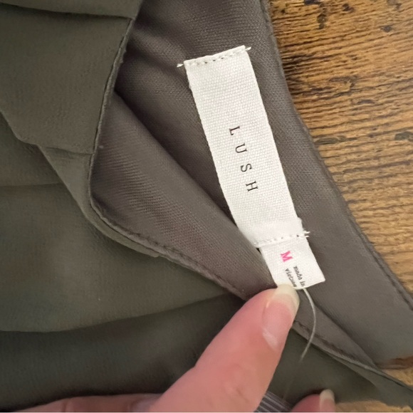 NWT Lush Olive Green High Neck Pleated Dress Size Medium (Francesca’s) - Picture 9 of 9